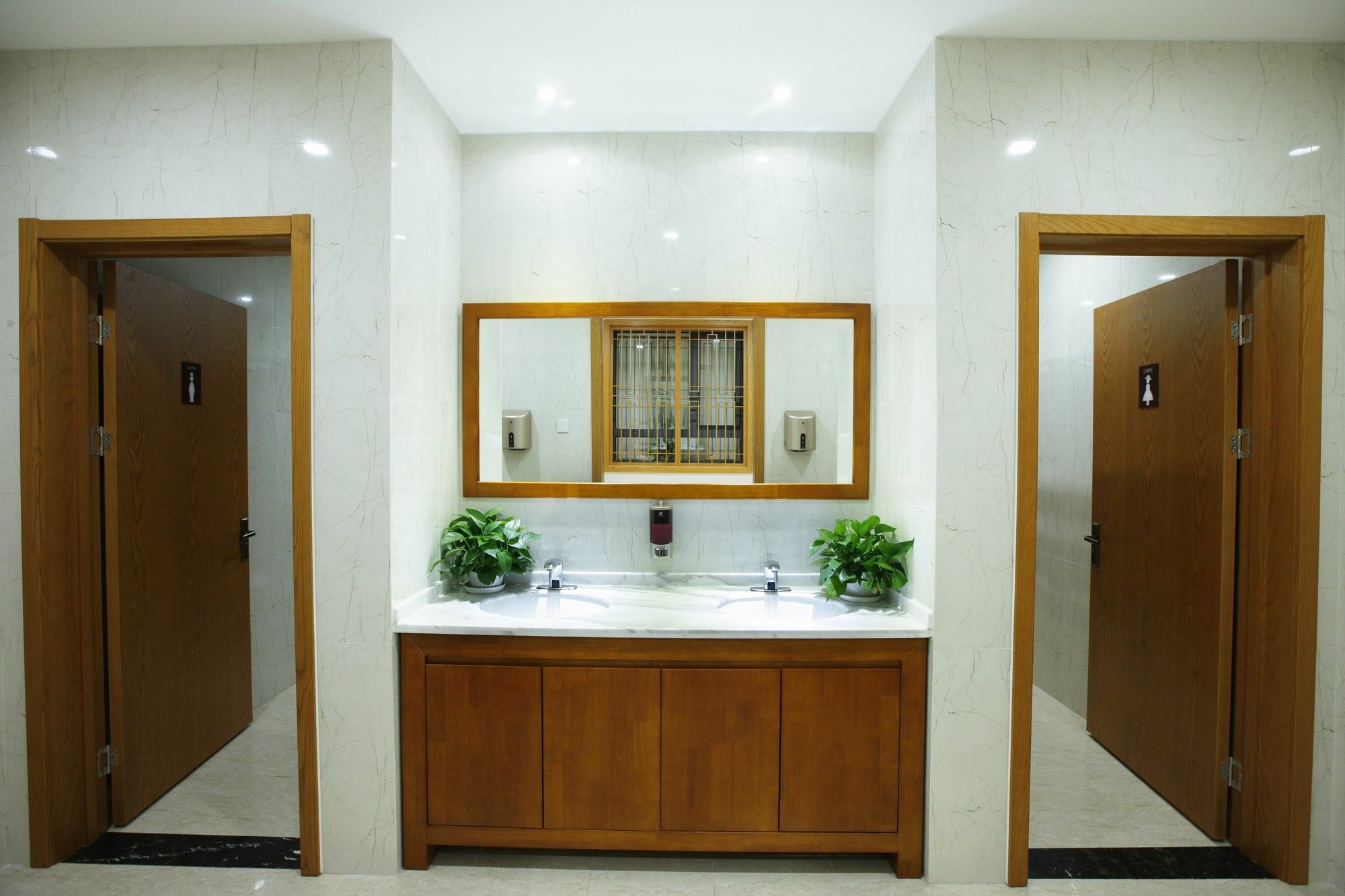 Beijing Dongdan Hotel Near Wangfujing Street,Tian'Anmen Square,The Forbidden City,Free Self-Service Laundry Room Extérieur photo